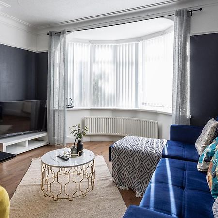 Вілла Sleek 4 Bed In Newcastle- Sleeps 9 - Parking Екстер'єр фото