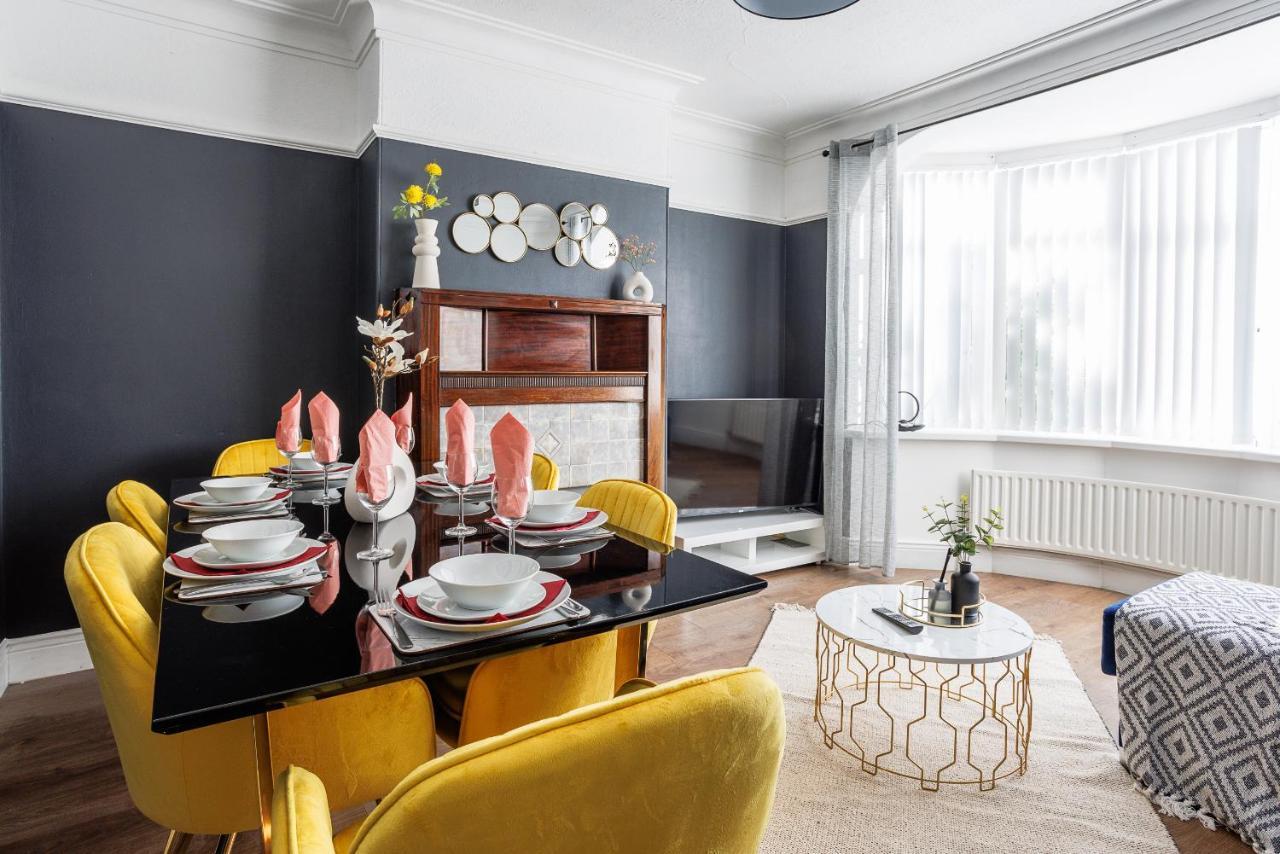 Вілла Sleek 4 Bed In Newcastle- Sleeps 9 - Parking Екстер'єр фото