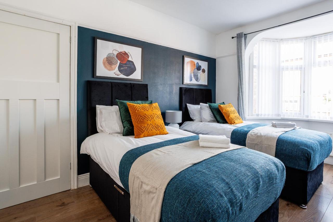 Вілла Sleek 4 Bed In Newcastle- Sleeps 9 - Parking Екстер'єр фото