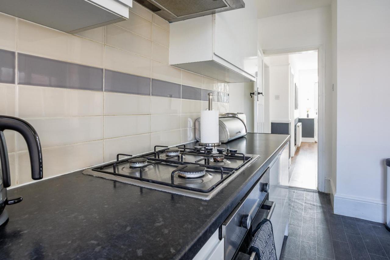 Вілла Sleek 4 Bed In Newcastle- Sleeps 9 - Parking Екстер'єр фото