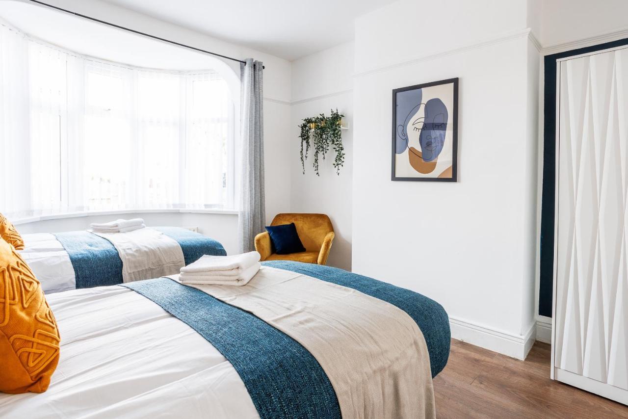 Вілла Sleek 4 Bed In Newcastle- Sleeps 9 - Parking Екстер'єр фото