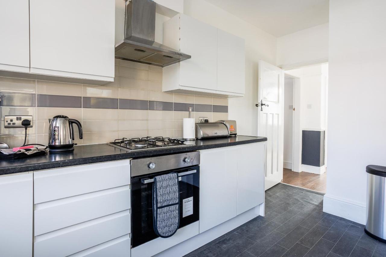 Вілла Sleek 4 Bed In Newcastle- Sleeps 9 - Parking Екстер'єр фото