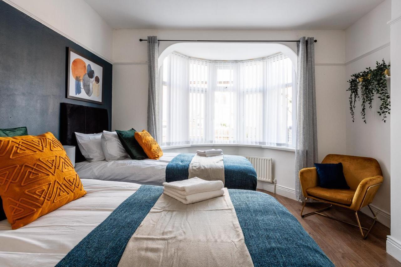 Вілла Sleek 4 Bed In Newcastle- Sleeps 9 - Parking Екстер'єр фото